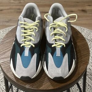 Adidas Yeezy Boost 700